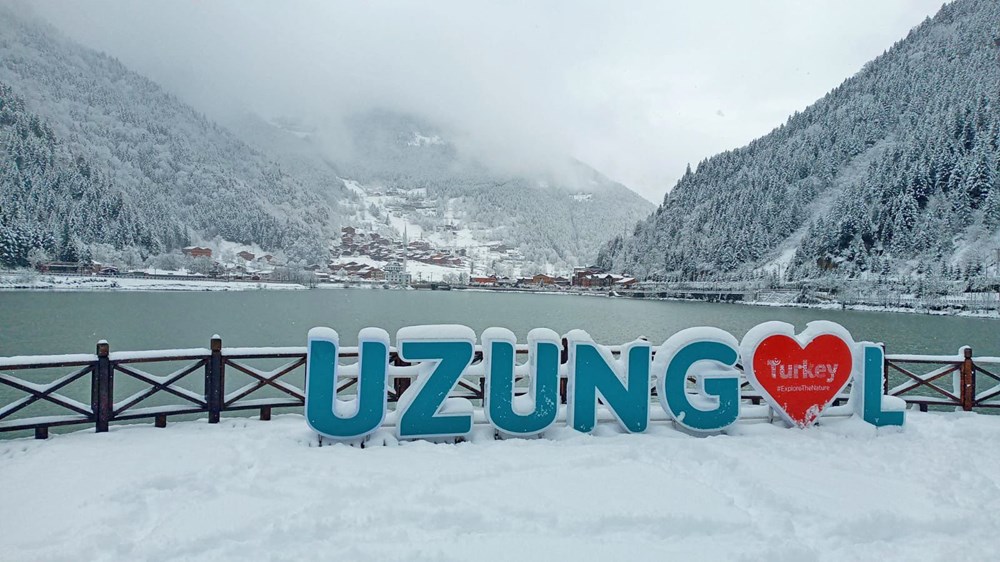 Uzungöl beyaza büründü, seyrine doyumsuz manzaralar oluştu - 1