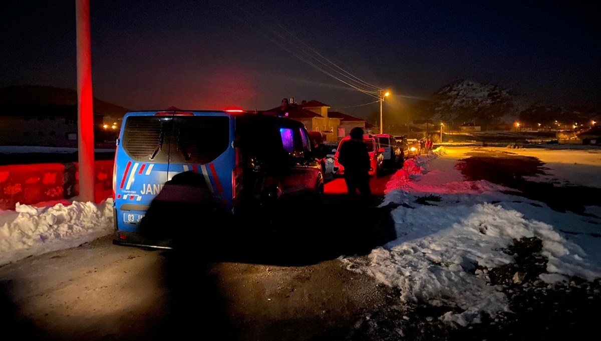 İntihar girişiminde bulunan genç hem kendini hem de jandarma astsubayı vurdu