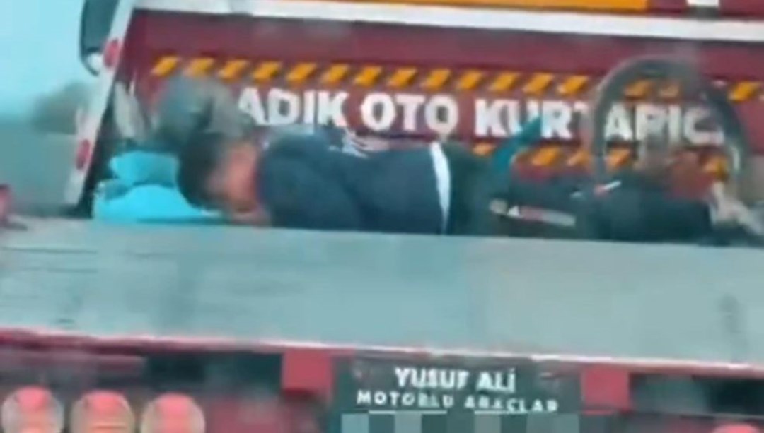 Sosyal medya harekete geçirdi: Arkada çocuk taşıyan çekiciye ceza