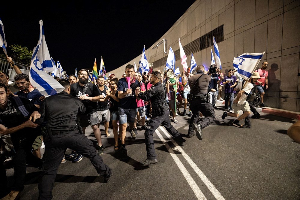 Netanyahu hükümeti karşıtı protestolara İsrail polisinden müdahale - 8