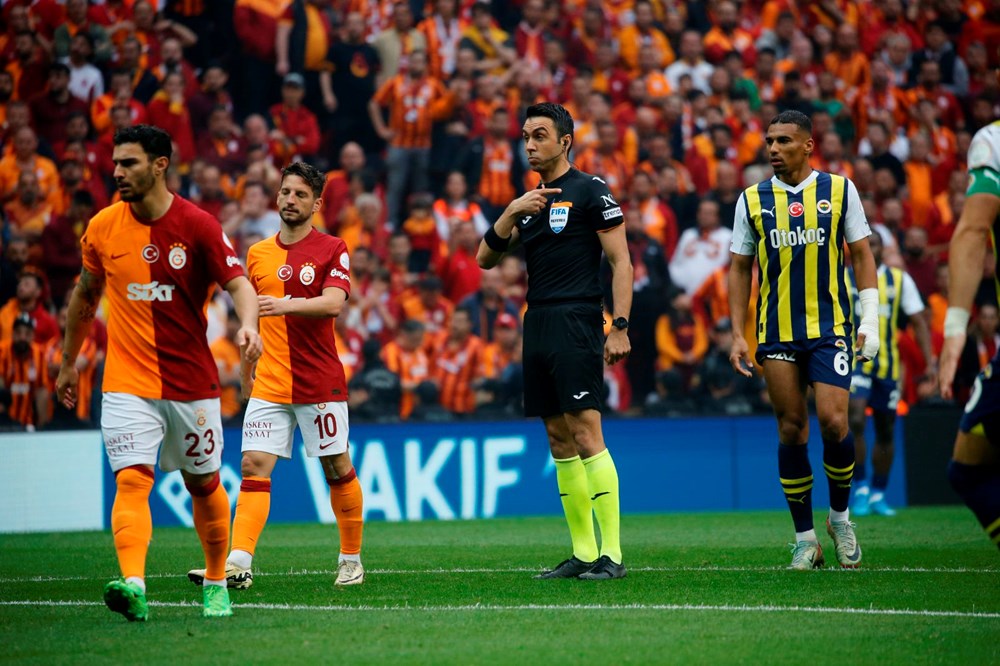 Fenerbahçe, derbide Galatasaray'ı yendi: Süper Lig'de şampiyonluk son haftaya kaldı - 9