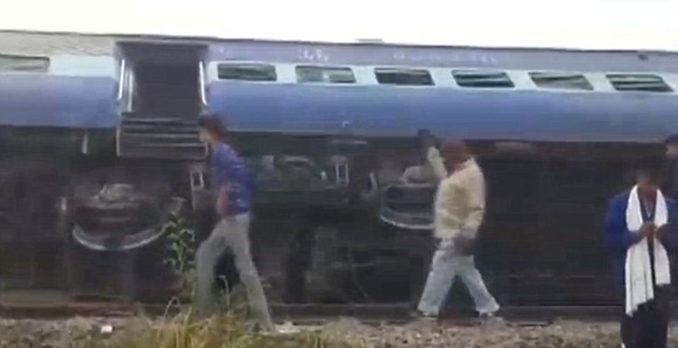 Hindistan'da tren faciası: 90 ölü, 150 yaralı - 1