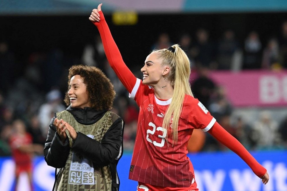 Yıldız futbolcu Alisha Lehmann’dan itiraf: Bir gece için 110 bin dolarlık teklif aldım - 3