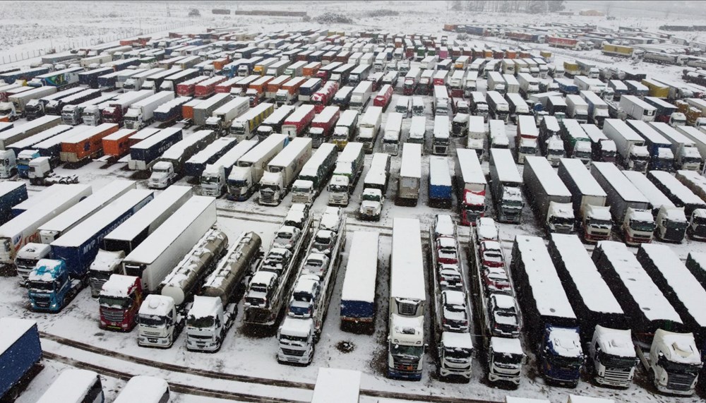 Kar fırtınası esareti: Binlerce araç sınırda mahsur kaldı - 5