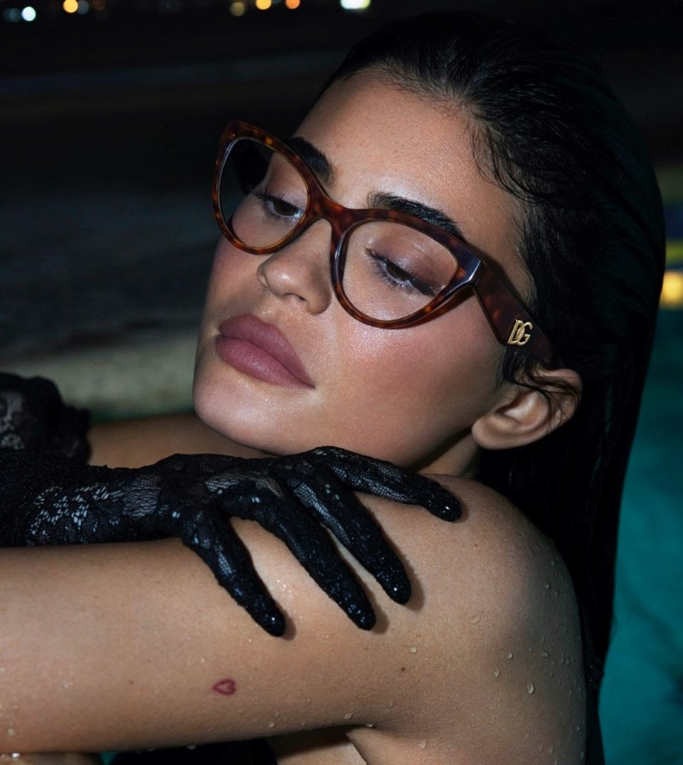 Kylie Jenner İtalyan moda devinin gözlük kampanyasında - 2