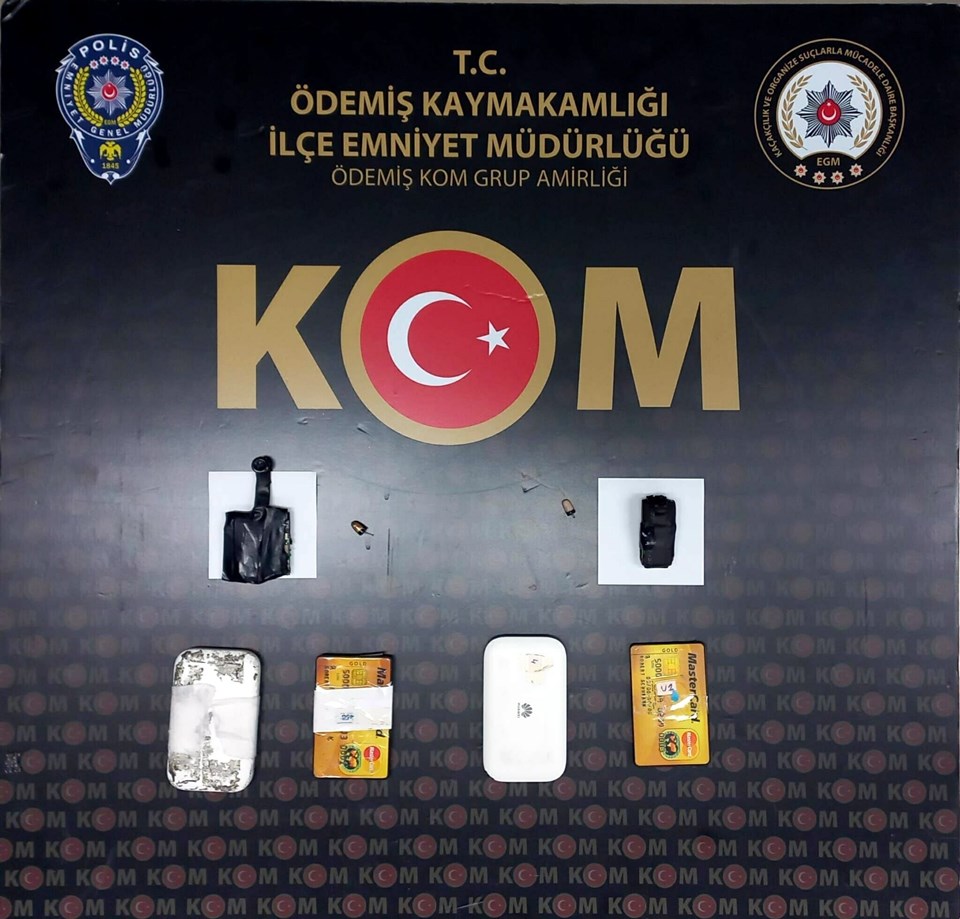 İzmir'de başkalarının yerine ehliyet sınavına giren 3 "joker"e gözaltı - 1