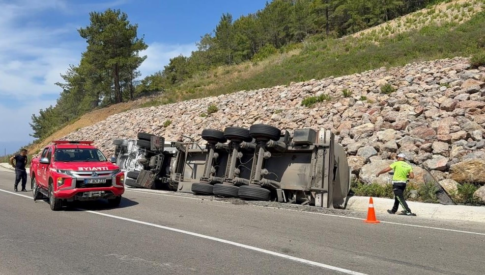 Antalya'da TIR kazası: 1 yaralı