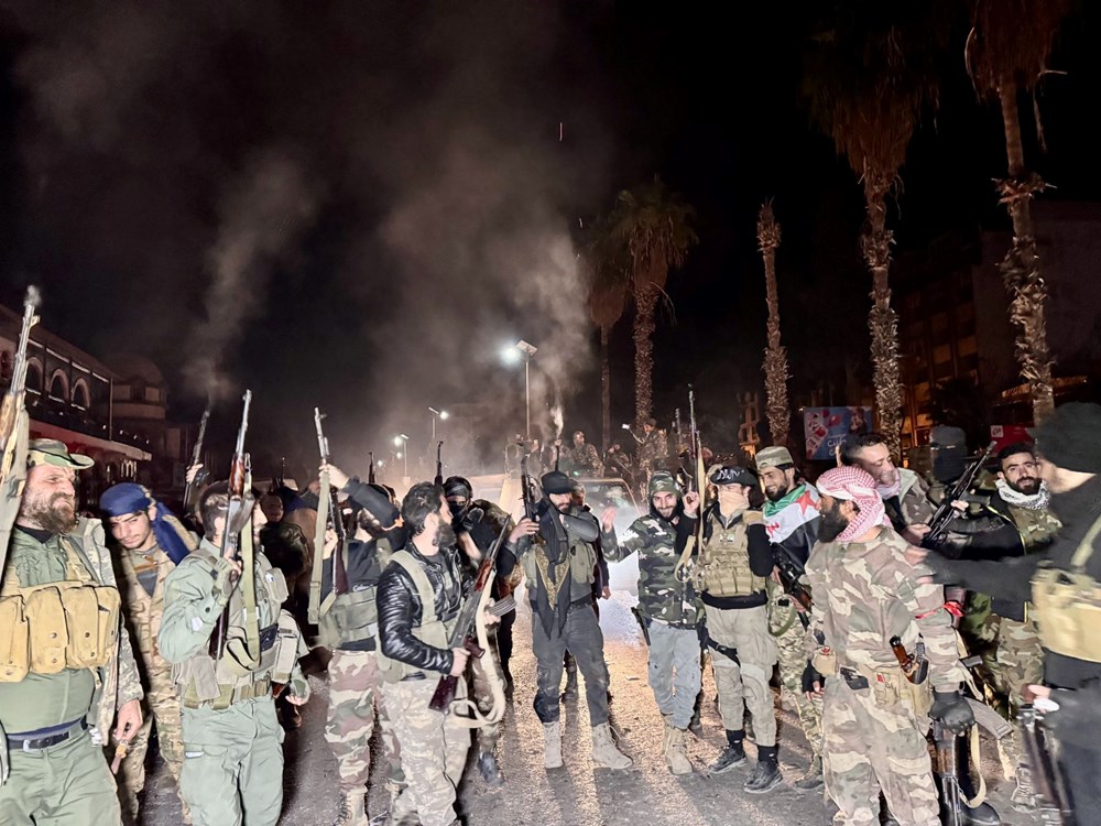 Suriye'de silahlı muhalifler başkente girdi: