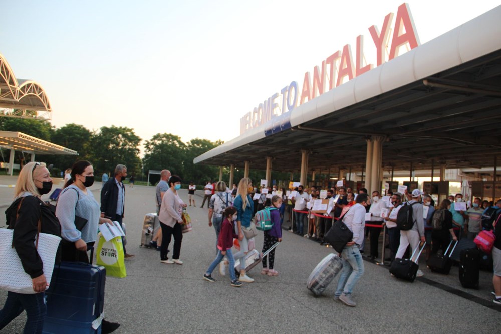 Kapılar açıldı, Ruslar akın akın geliyorlar! Rusya'dan hava trafiği yüzde 45 arttı - 58