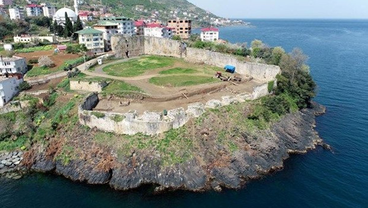 Akçakale Kalesi'nin kalıntıları deniz altından çıkıyor