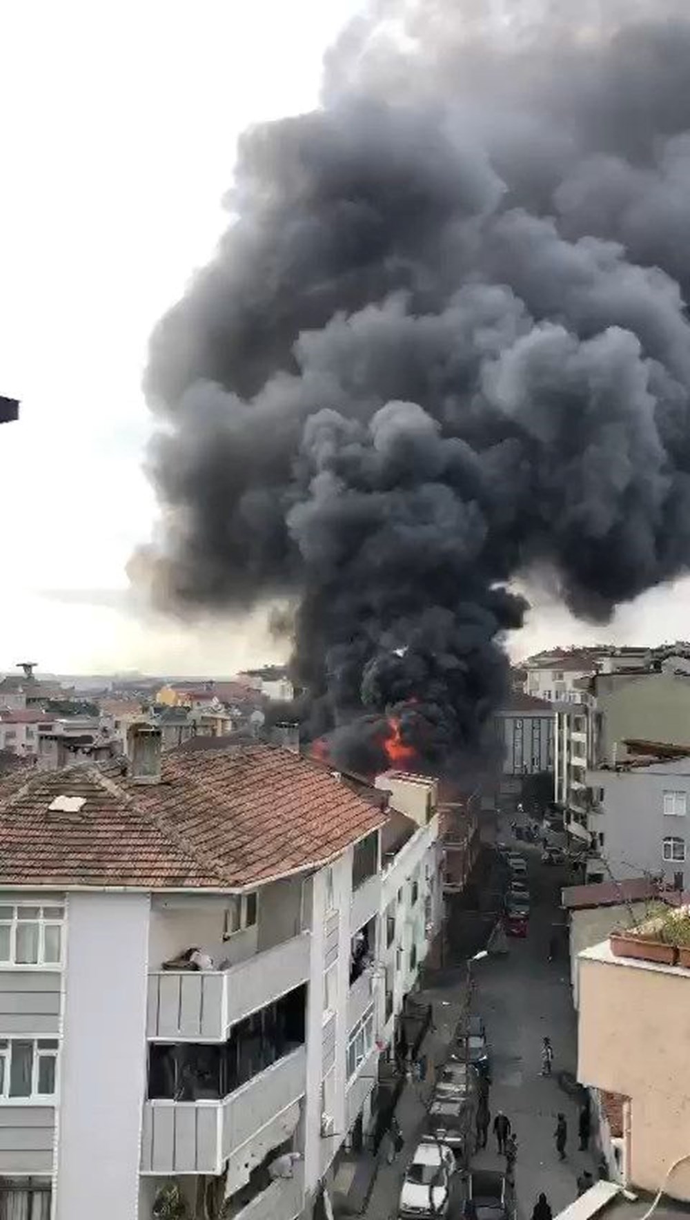 Gaziosmanpaşa'da yangın paniği - 1