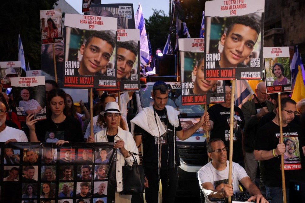 7 Ekim'in birinci yılı: Netanyahu'nun konutunun önünde protesto - 5