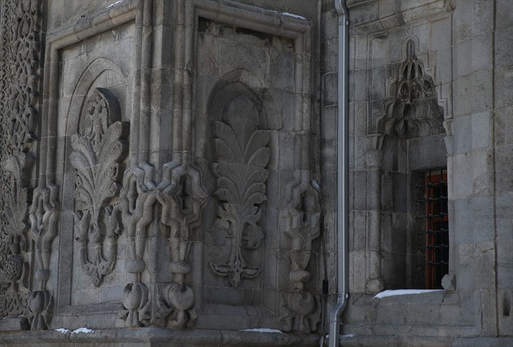 Erzurum yüzlerce yıllık yapılarıyla ziyaretçilerini tarihi yolculuğa çıkarıyor - 15