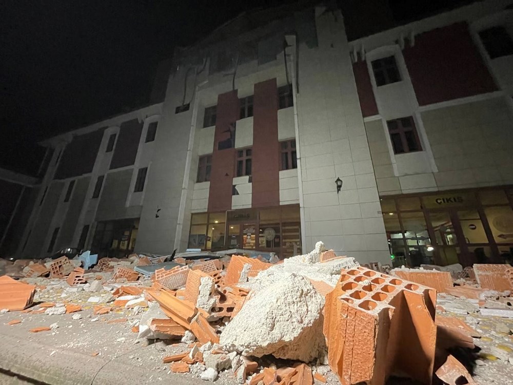 Düzce'deki 5,9'luk deprem adliye binasına hasar verdi - 7