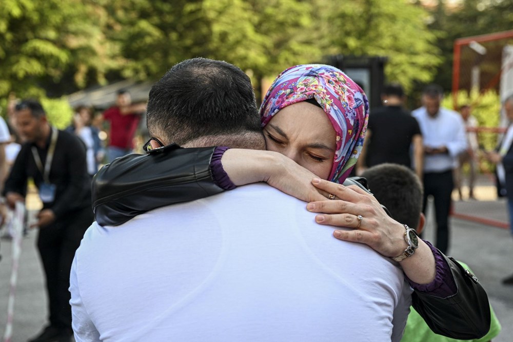 45 gündür dış dünya ile iletişimi kesilen ÖSYM görevlileri aileleriyle buluştu - 13