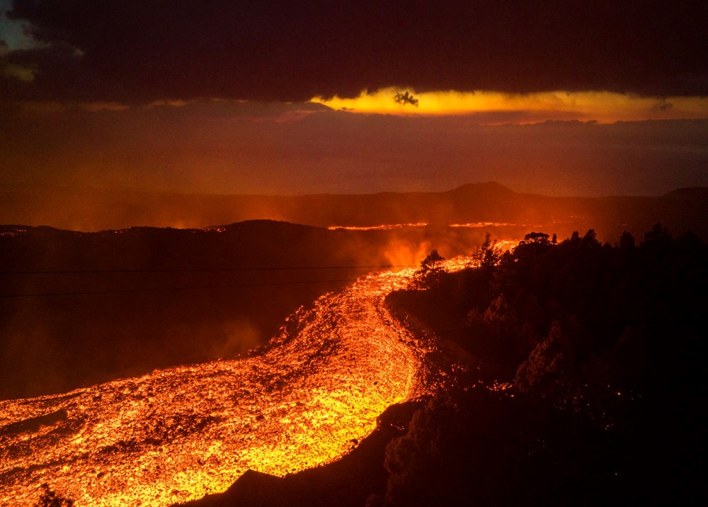 La Palma'daki kabus şiddetini artırdı: Saniyede bir metre hızla ilerleyen lavlar önüne geleni yutuyor - 9