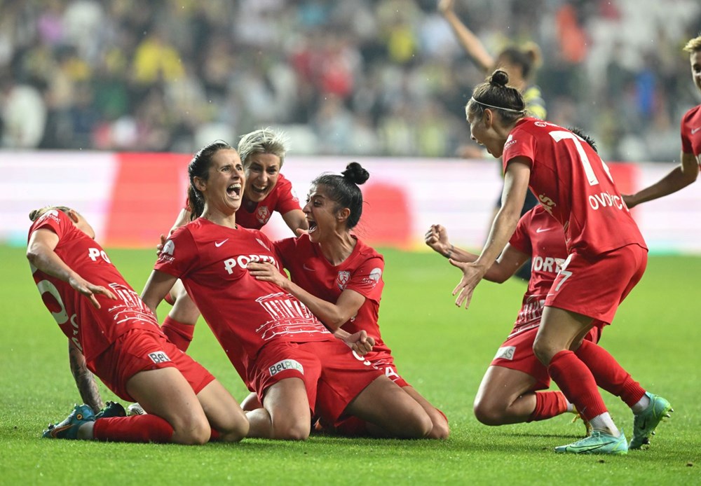 Kadınlar Futbol Süper Ligi'nde şampiyon belli oldu - 9