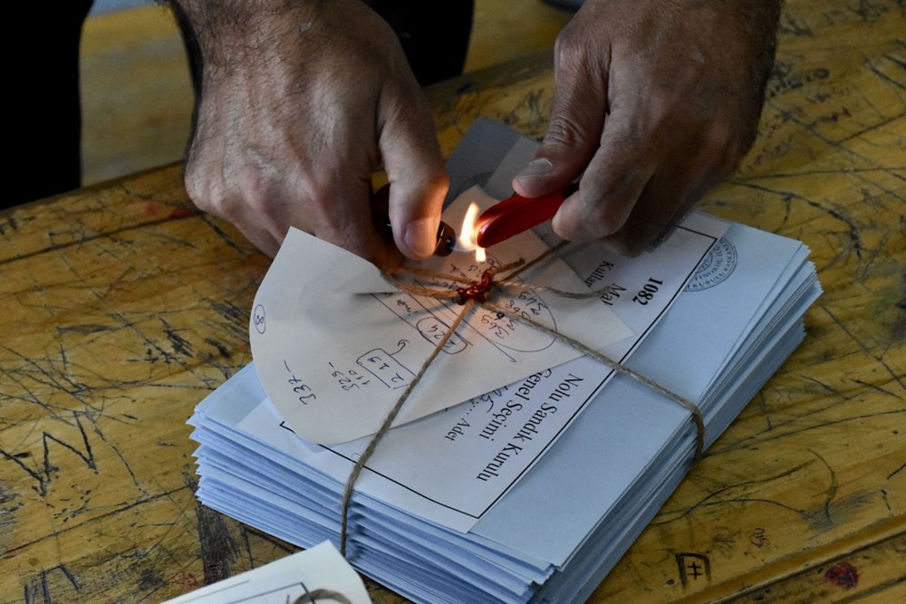 تركيا اليوم من فاز في المدن الكبرى؟ فاز حزب الشعب الجمهوري بـ 14 مقعدًا، بينما فاز حزب العدالة والتنمية بـ 12 من فاز في المدن الكبرى؟ فاز حزب الشعب الجمهوري بـ 14 مقعدًا، وفاز حزب العدالة والتنمية بـ 12 مدينة حضرية - 20