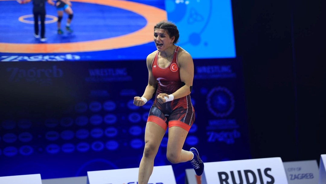 Nesrin Baş'tan Dünya Güreş Şampiyonası'nda gümüş madalya!