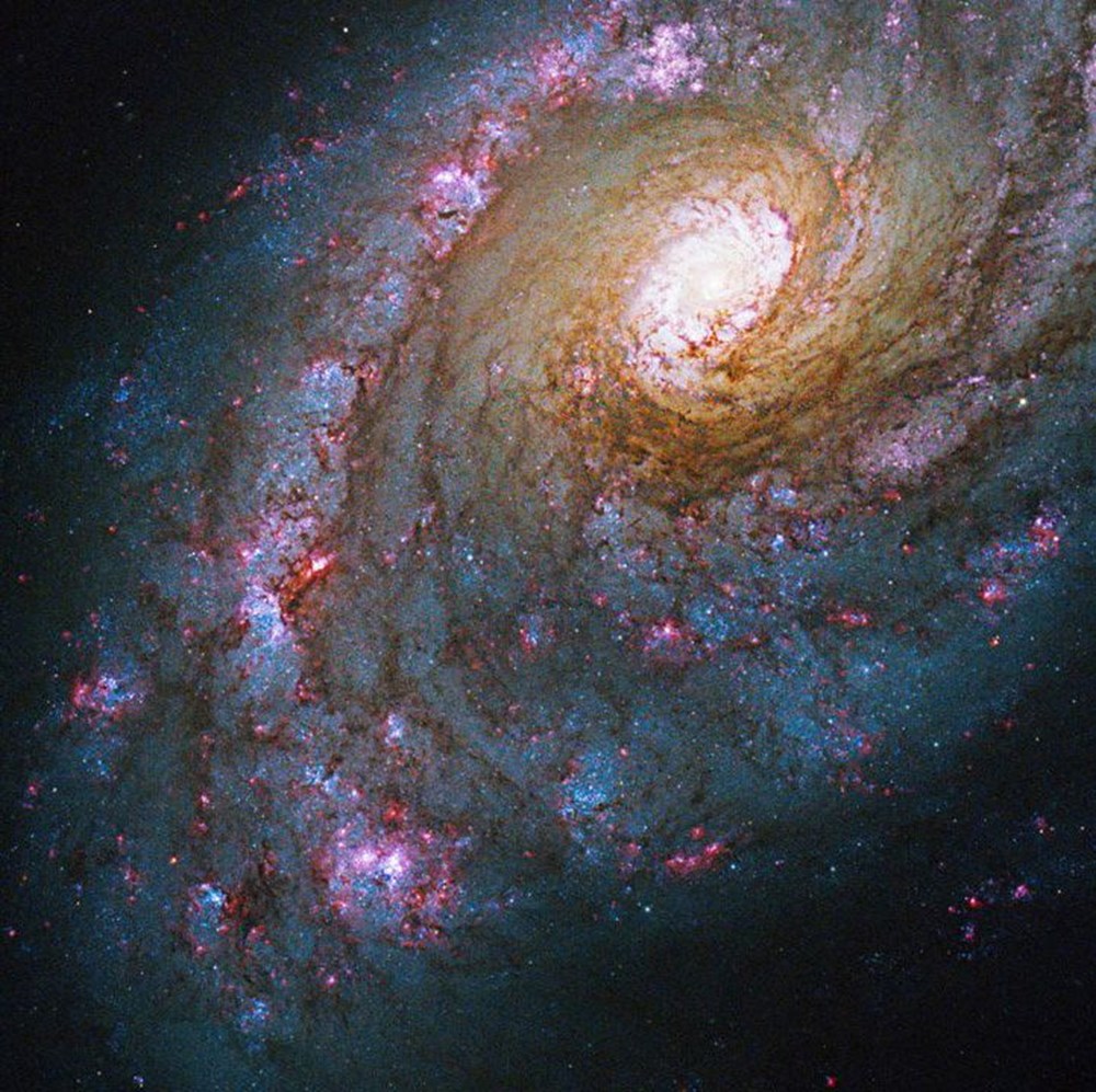 NASA'dan yeni paylaşım (Hubble'ın gözünden evrenin derinliklerine yolculuk) - 2