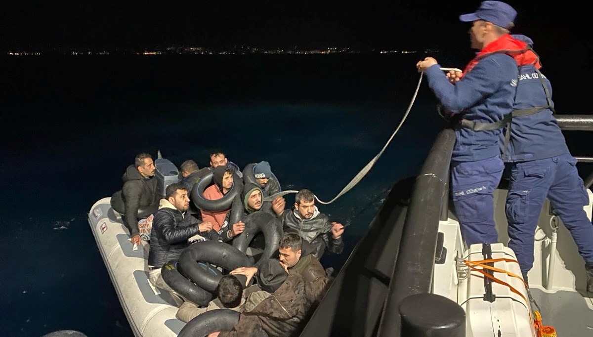 İzmir açıklarında 7'si çocuk 39 göçmen yakalandı İzmir açıklarında 7'si çocuk 39 göçmen yakalandı