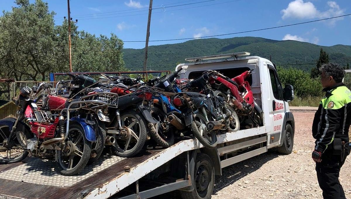 Erdek'te tescilsiz motosikletler toplandı