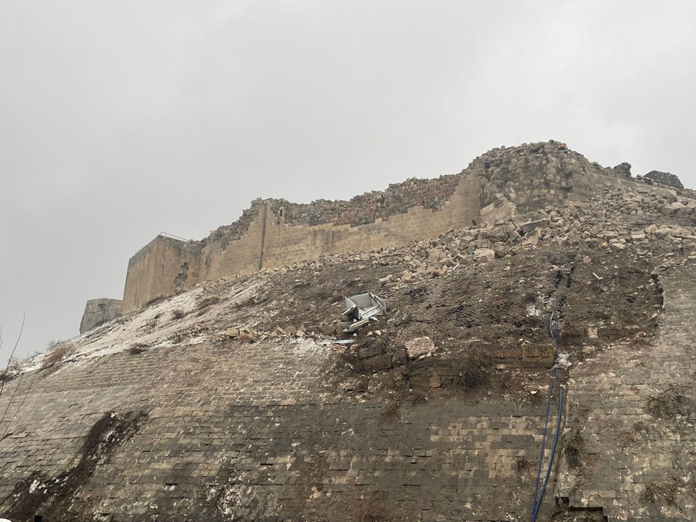 Depremde tarihi Gaziantep Kalesi de hasar gördü - 10