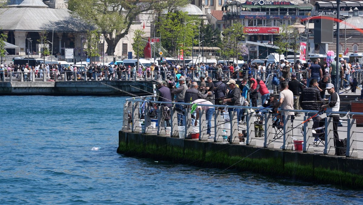 İstanbullular tatilin son gününde deniz kenarı ve parklarda