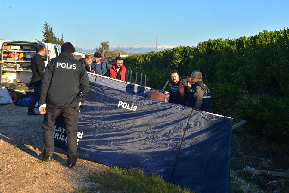 Adana'da battaniyeye sarılı ceset bulundu - 1
