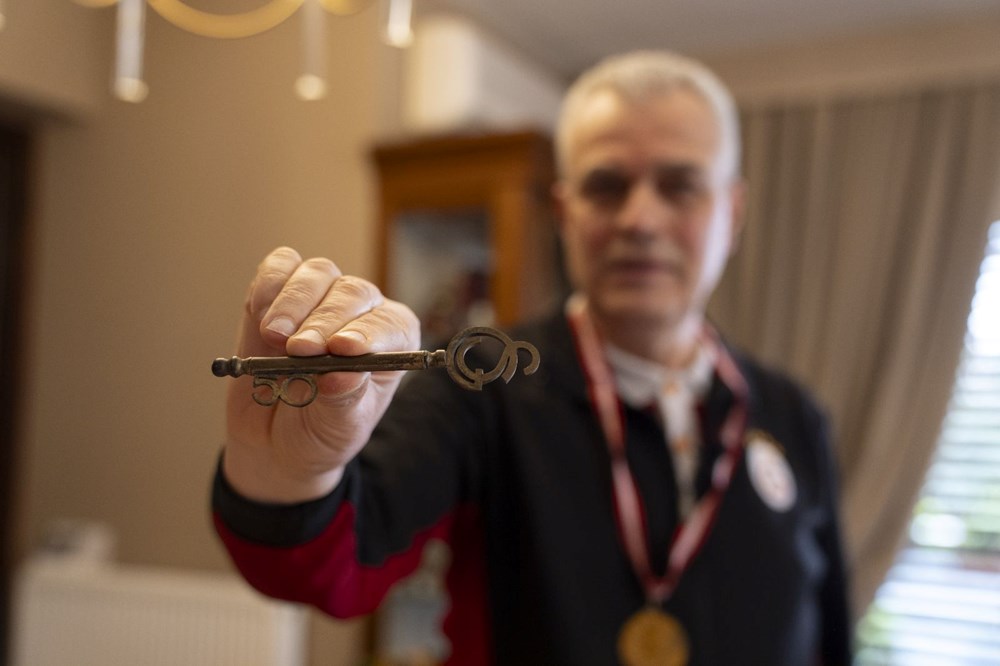 882 maça giden Galatasaray taraftarının hedefi 1000. maç: Maç izlerken su içmiyor, yemek yemiyor 90 dakika telefona bakmıyor! - 8