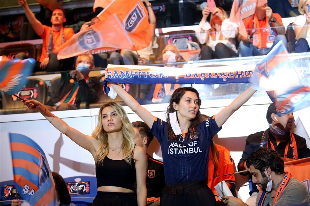 Medipol Başakşehir, şampiyonluk kupasını kaldırdı - 18