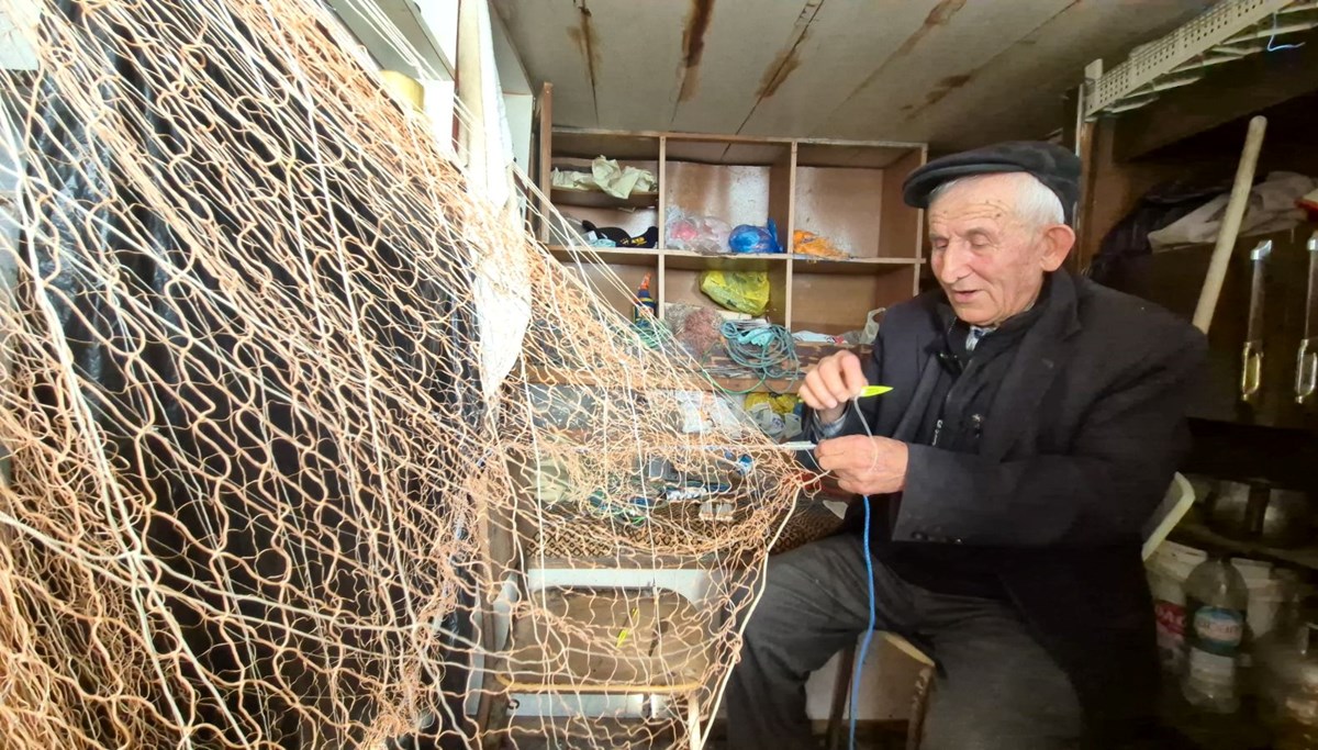 70 yılını denizde geçirdi ama limandan kopamıyor: Kahvede oturmaktansa buraya geliyorum 70 yılını denizde geçirdi ama limandan kopamıyor: Kahvede oturmaktansa buraya geliyorum