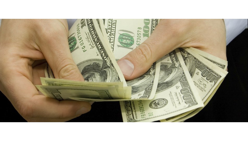 Askeri üs yakınında içi dolar dolu çanta bulundu