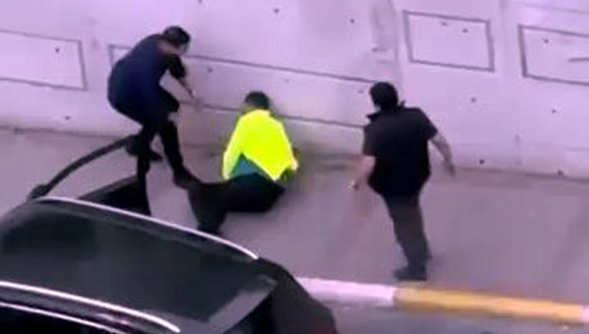 Avcılar'da tekmeli yumruklu yol verme kavgası Avcılar'da tekmeli yumruklu yol verme kavgası