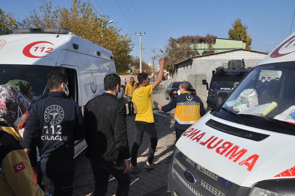 Diyarbakır'da kısıtlama gününde ortalık savaş alanına döndü: 20 yaralı - 12