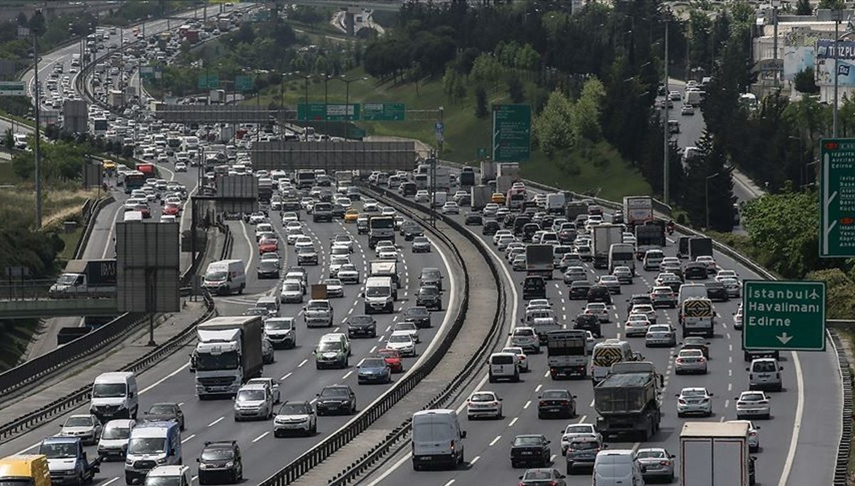 İstanbul'da sabah trafik yoğunluğu oluştu İstanbul'da sabah trafik yoğunluğu oluştu