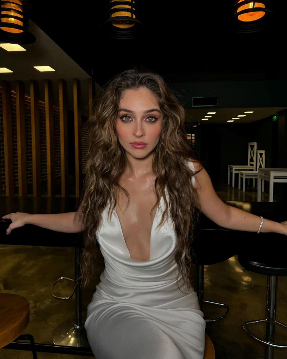 Takıntılı hayran ünlülerin başına bela oldu! Karavanlarını gözetledi, evlerine yemek sipariş etti - 4