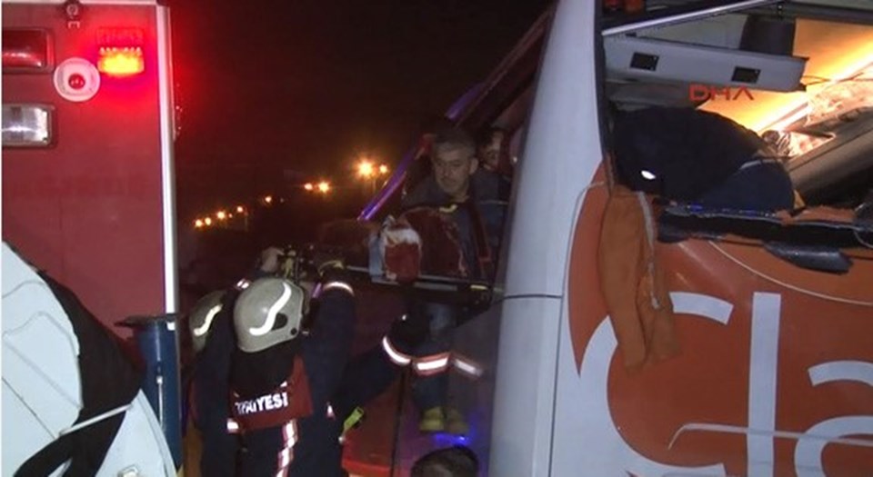 Yolcu otobüsü İstanbul'da kaza yaptı: 1 ölü - 1