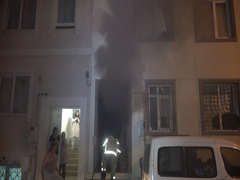 Bursa'da apartmanda patlama ve yangın - 1