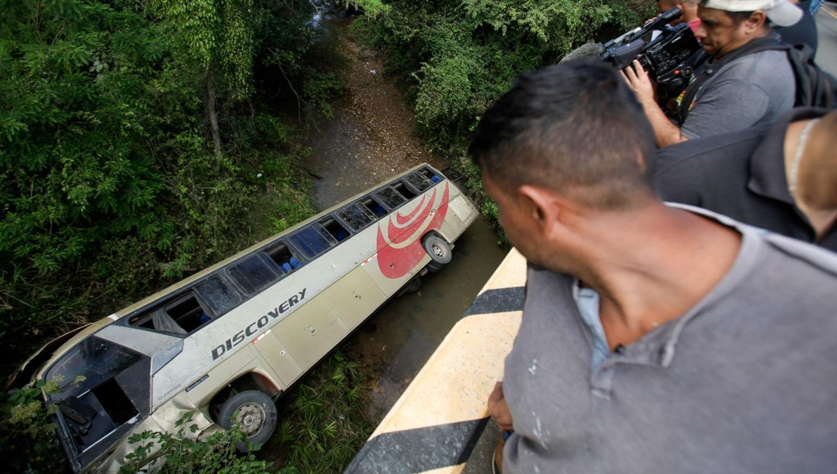 Honduras'ta otobüs köprüden düştü: Çok sayıda ölü ve yaralı var