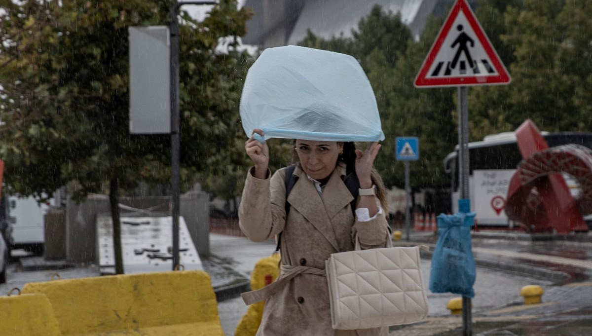 Ege'de üç il için gök gürültülü sağanak uyarısı Ege'de üç il için gök gürültülü sağanak uyarısı