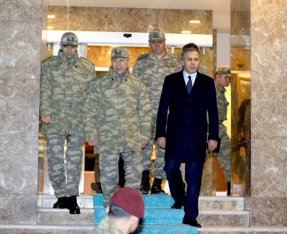 Genelkurmay Başkanı Akar, sınır birliklerini denetledi - 1