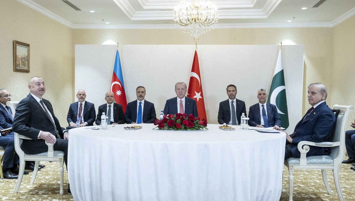 Astana'da üçlü zirve: Cumhurbaşkanı Erdoğan, Aliyev ve Şerif ile görüştü Astana'da üçlü zirve: Cumhurbaşkanı Erdoğan, Aliyev ve Şerif ile görüştü