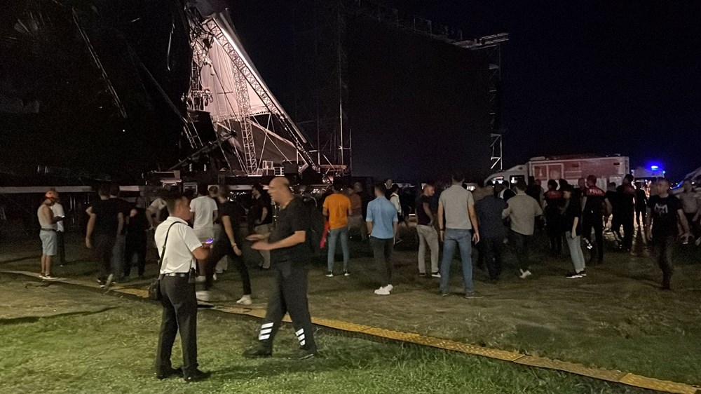 İzmir'de Tarkan konseri için kurulan sahne çöktü - 6