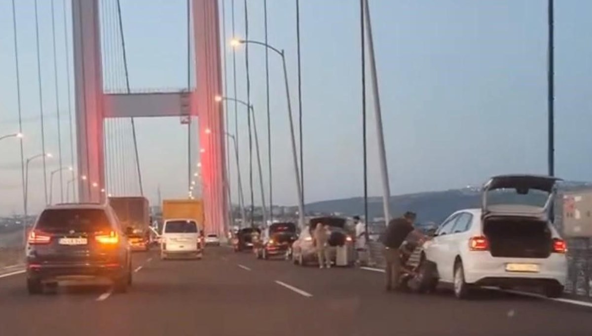 Osmangazi Köprüsü'nde ilginç olay: Çok sayıda aracın lastikleri aynı anda patladı Osmangazi Köprüsü'nde ilginç olay: Çok sayıda aracın lastikleri aynı anda patladı