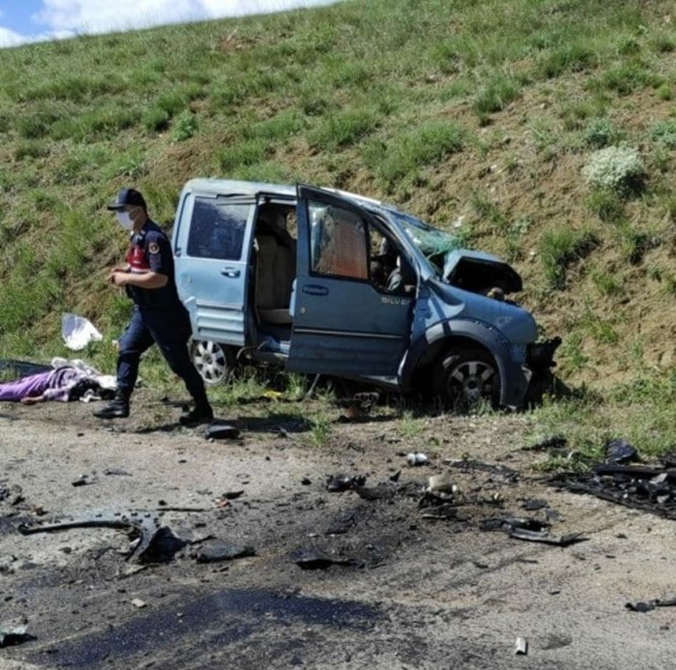Sivas'ta katliam gibi kaza: 9 ölü - 2