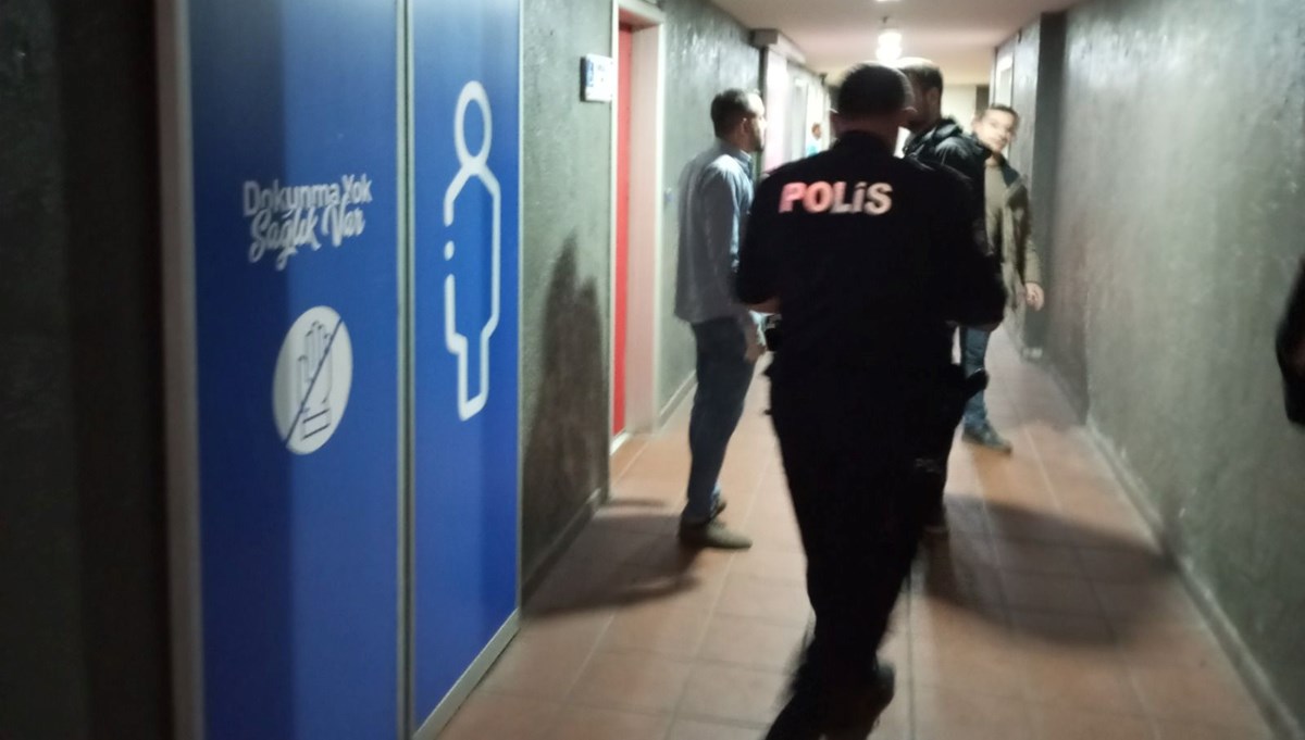 Samsun'da bir kişi alışveriş merkezi tuvaletinde ölü bulundu Samsun'da bir kişi alışveriş merkezi tuvaletinde ölü bulundu
