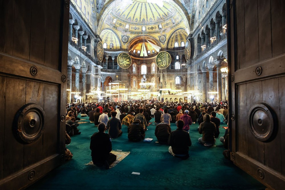 Ayasofya-i Kebir Cami-i Şerifi'nde 87 yıl sonra ilk Ramazan Bayramı namazı kılındı - 4