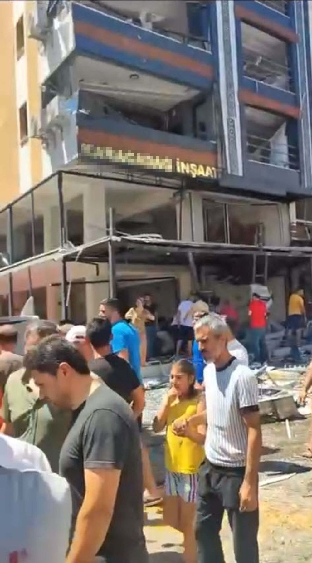 SON DAKİKA HABERİ | İzmir Torbalı'da bir binada doğalgaz patlaması: 4 ölü, 20 yaralı - 11