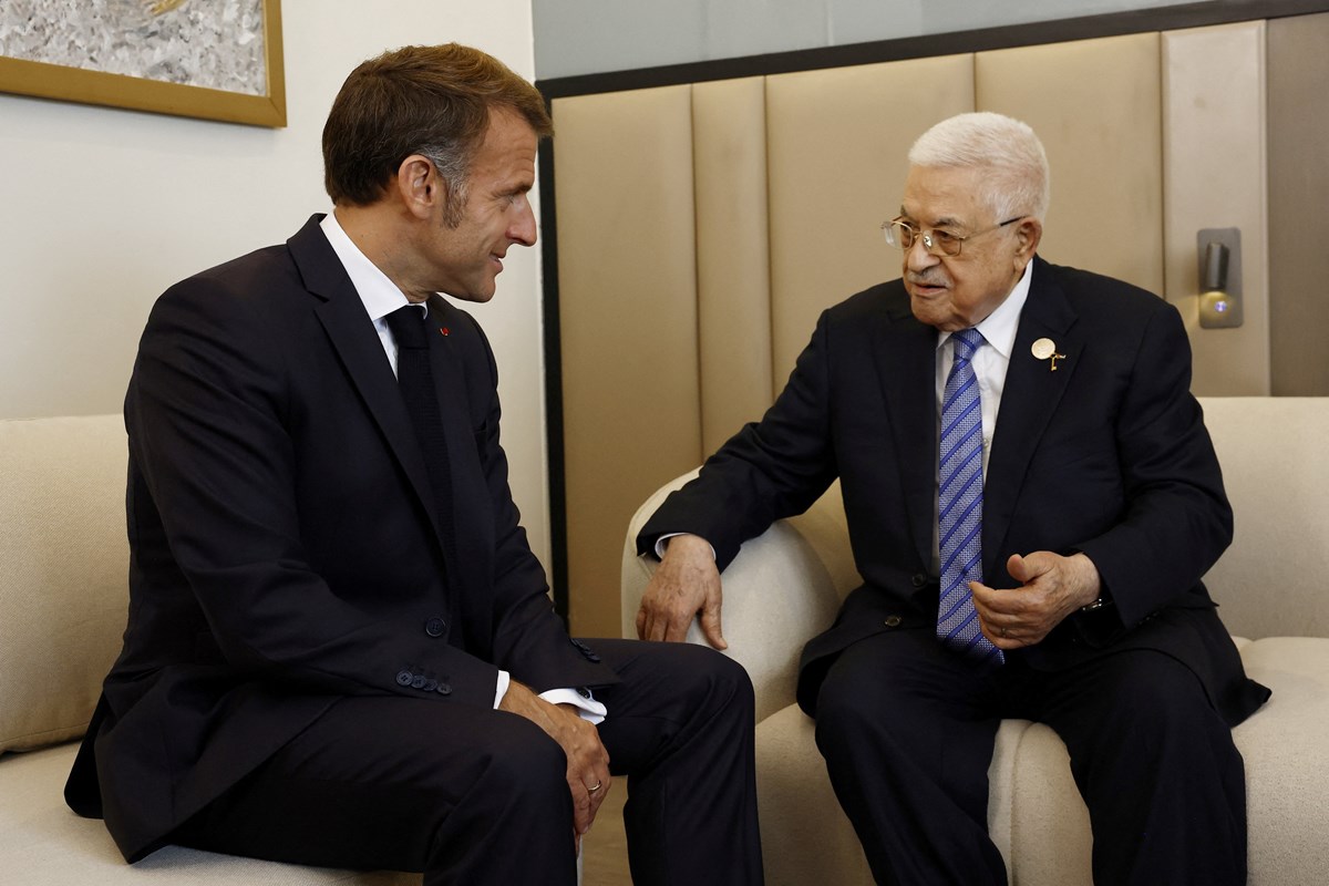 Fransa Cumhurbaşkanı Macron ve Filistin Devlet Başkanı Abbas Mısır